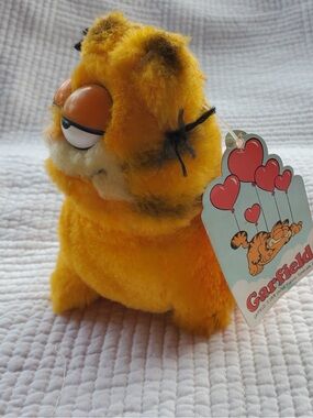 Vintage 1981 Dakin Garfield Plush